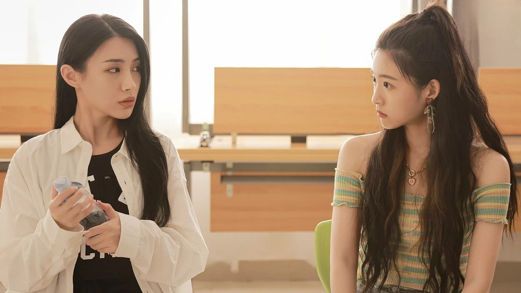 Làm Ơn Đó Hoa Nhung Thiếu Nữ (Girls Let's Defy Fate)
